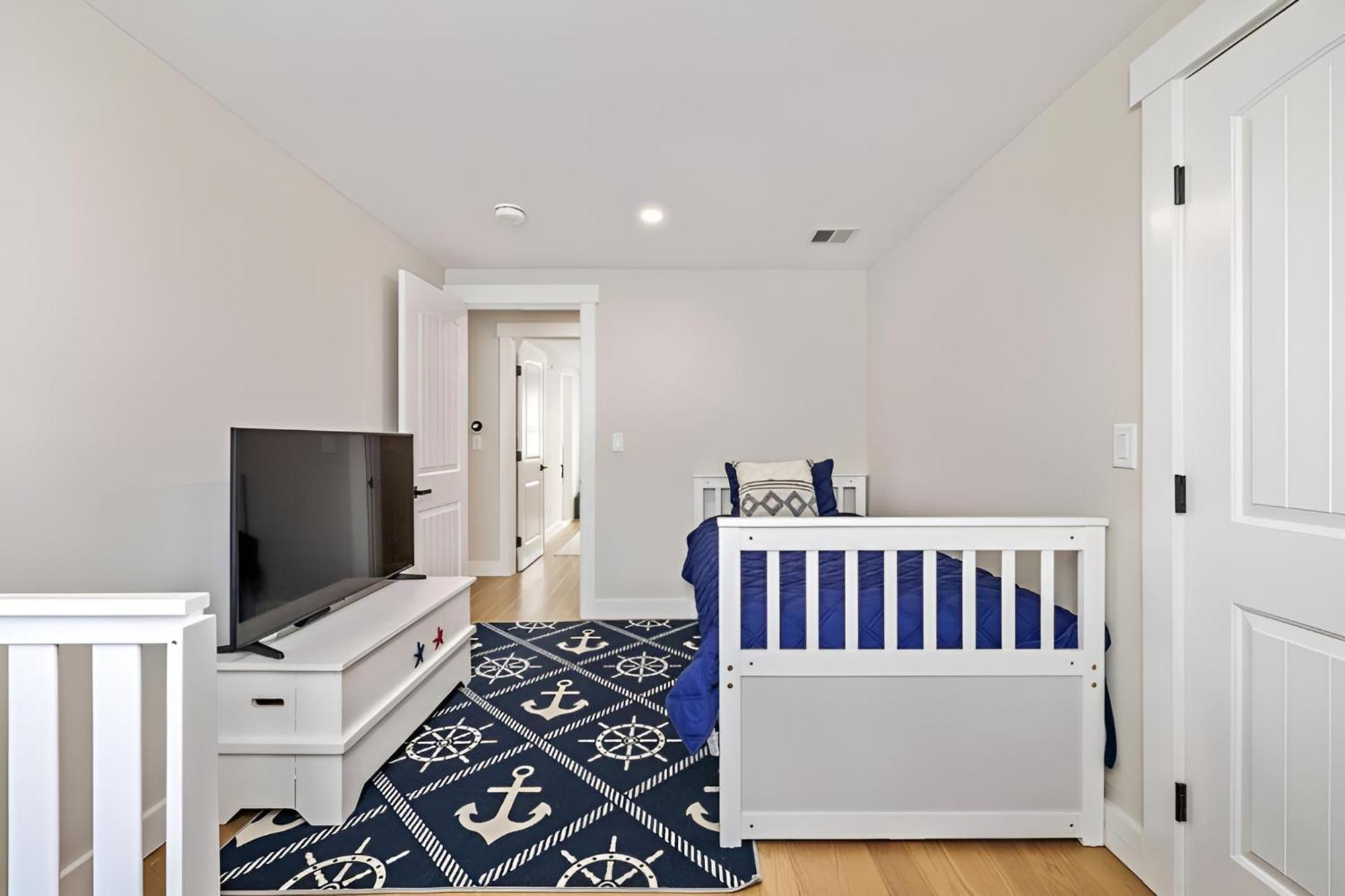 Renovated & Sophisticated Home Near Beach & Shops! バーンズテーブル エクステリア 写真