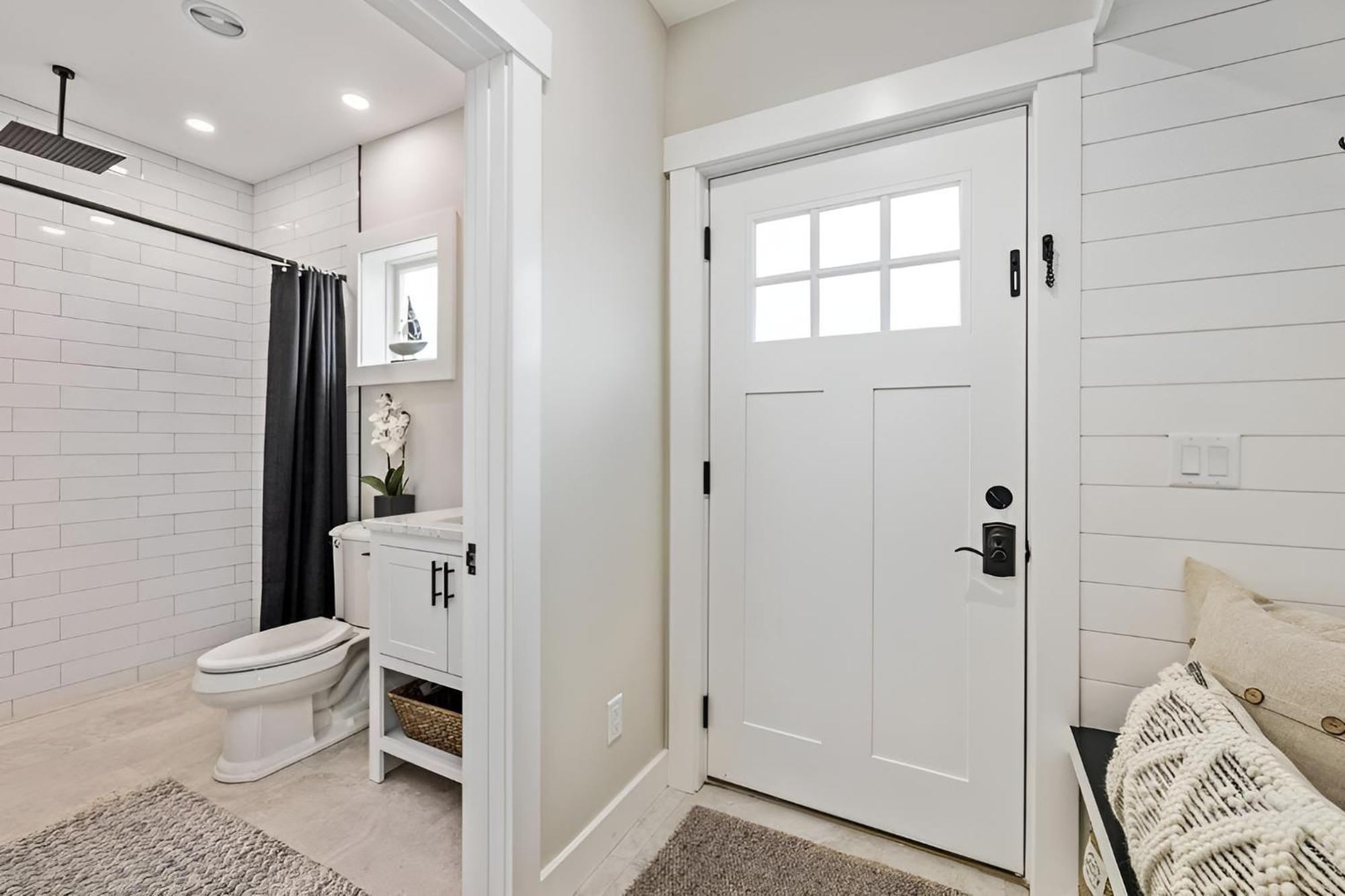 Renovated & Sophisticated Home Near Beach & Shops! バーンズテーブル エクステリア 写真