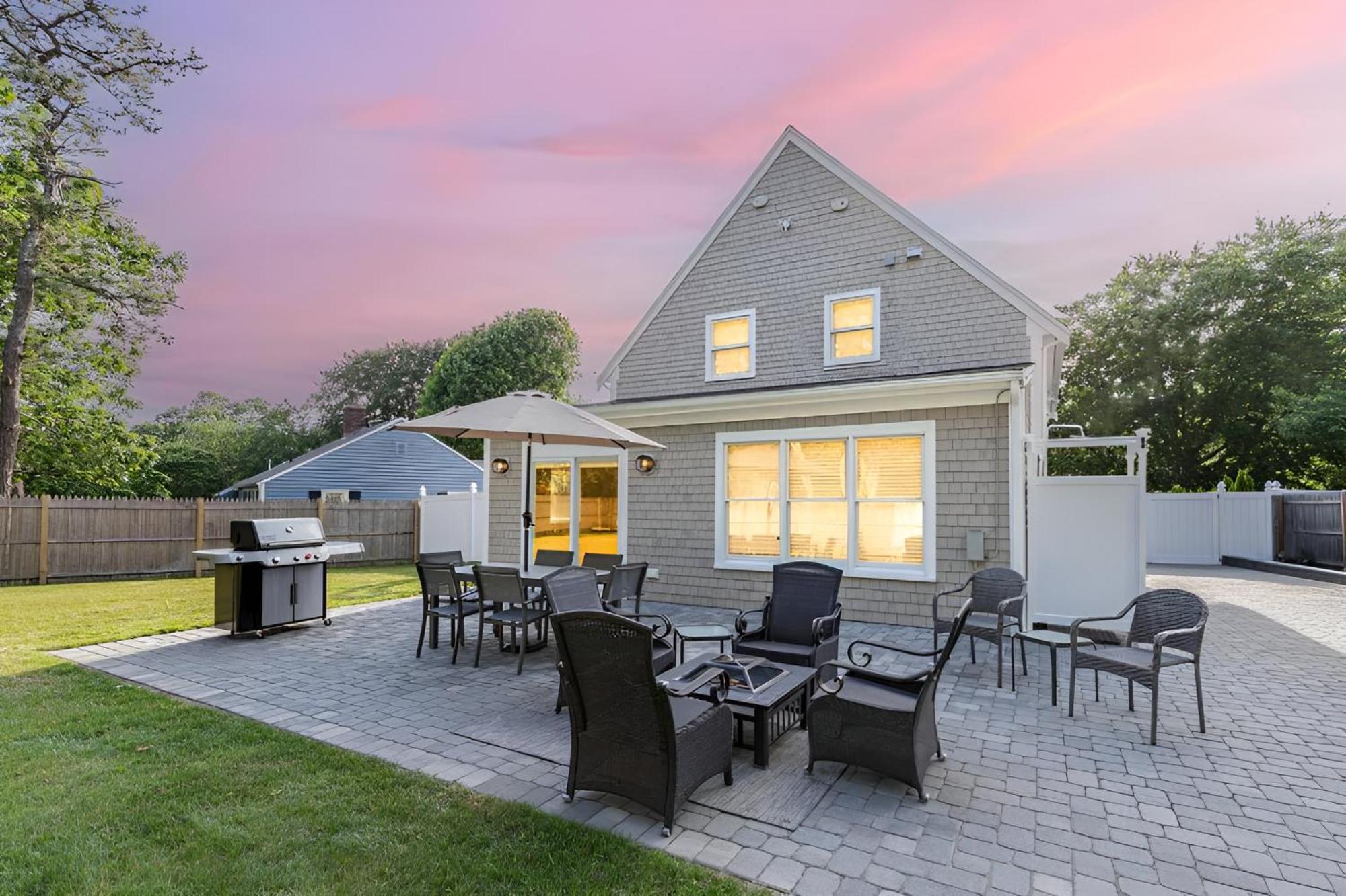 Renovated & Sophisticated Home Near Beach & Shops! バーンズテーブル エクステリア 写真