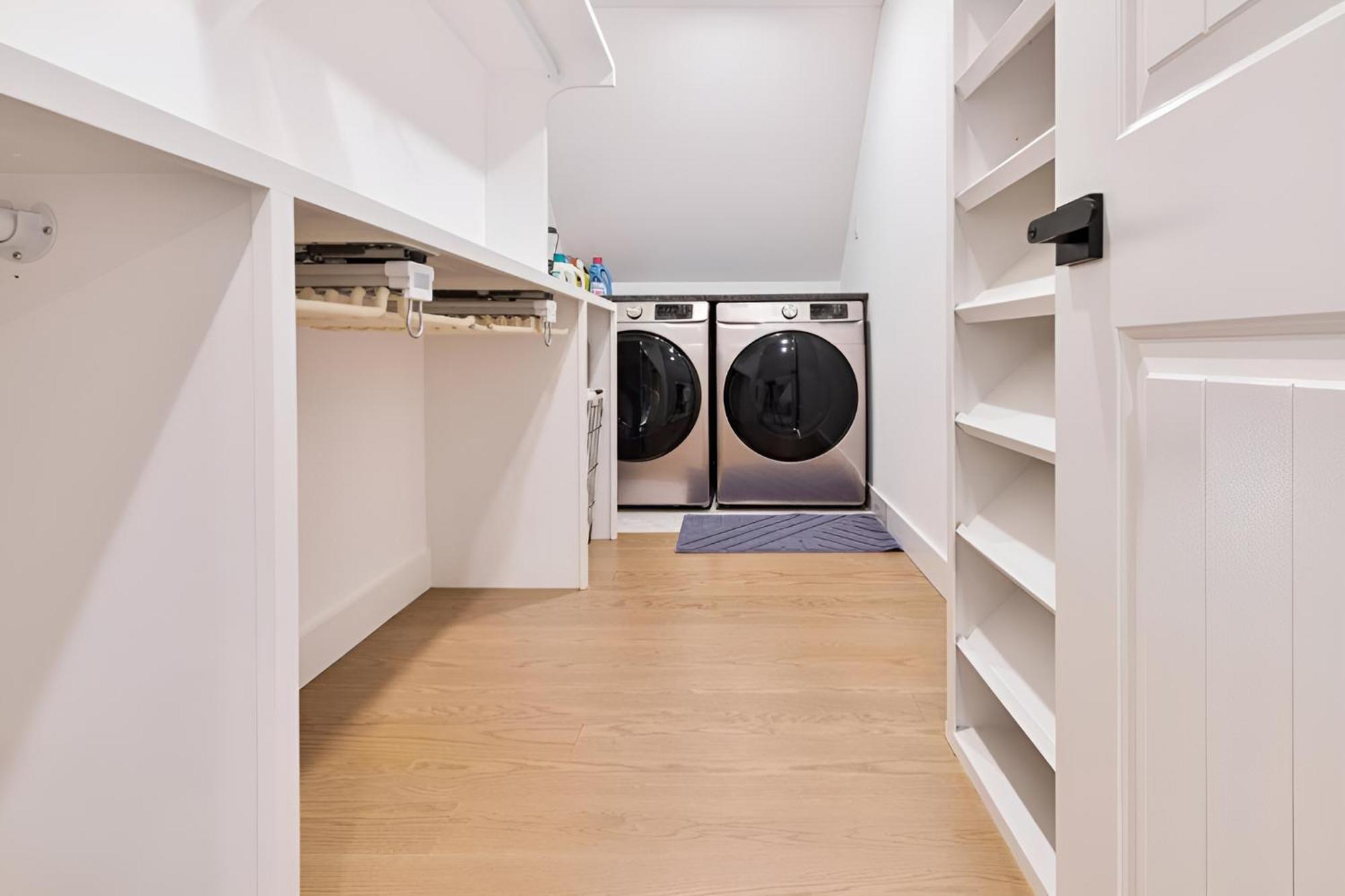 Renovated & Sophisticated Home Near Beach & Shops! バーンズテーブル エクステリア 写真