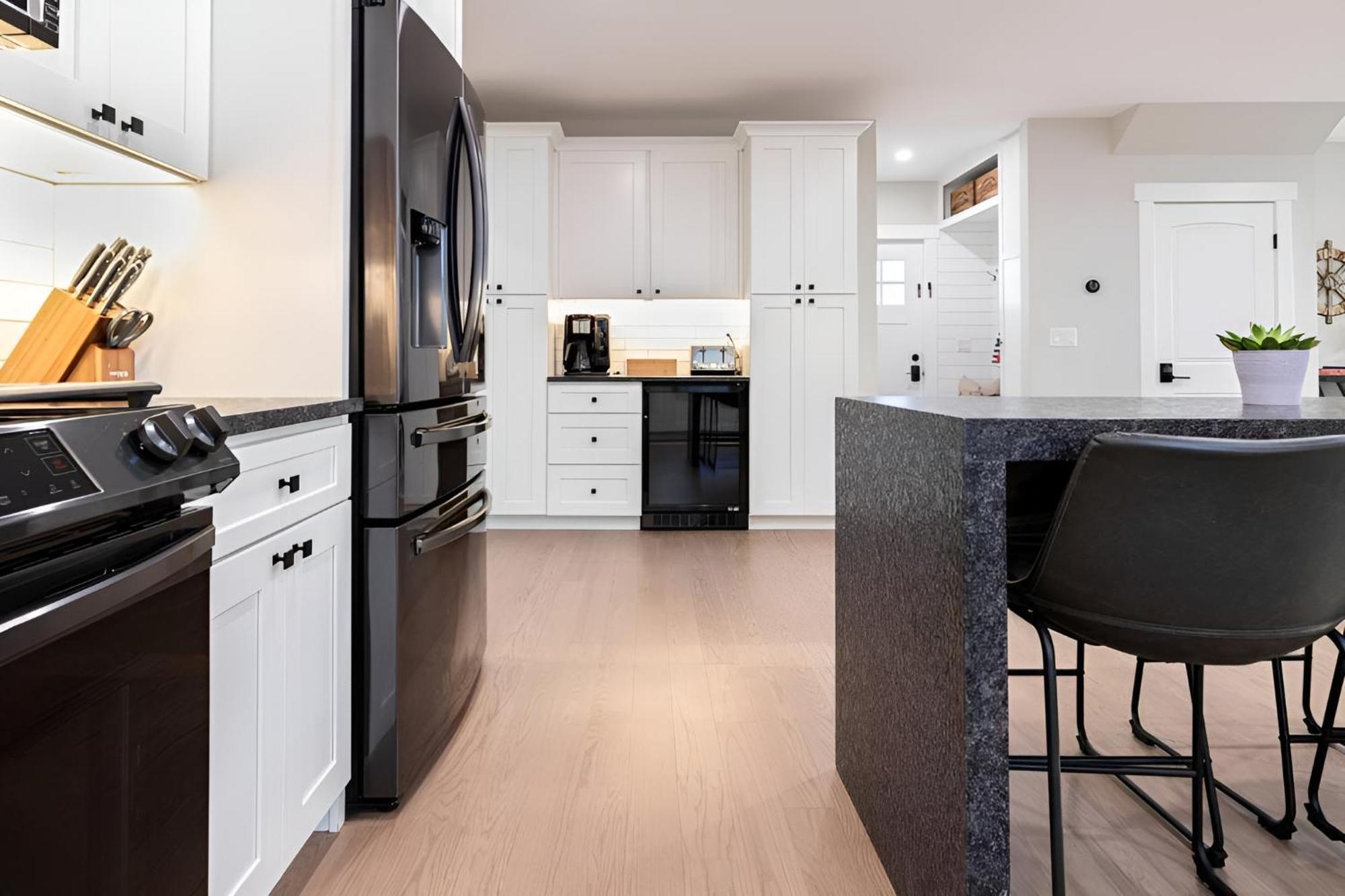 Renovated & Sophisticated Home Near Beach & Shops! バーンズテーブル エクステリア 写真