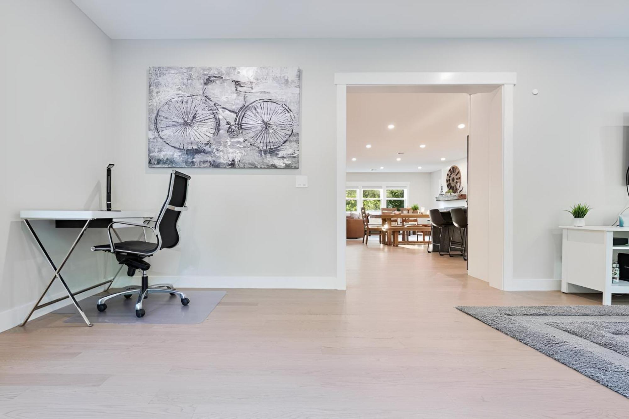 Renovated & Sophisticated Home Near Beach & Shops! バーンズテーブル エクステリア 写真