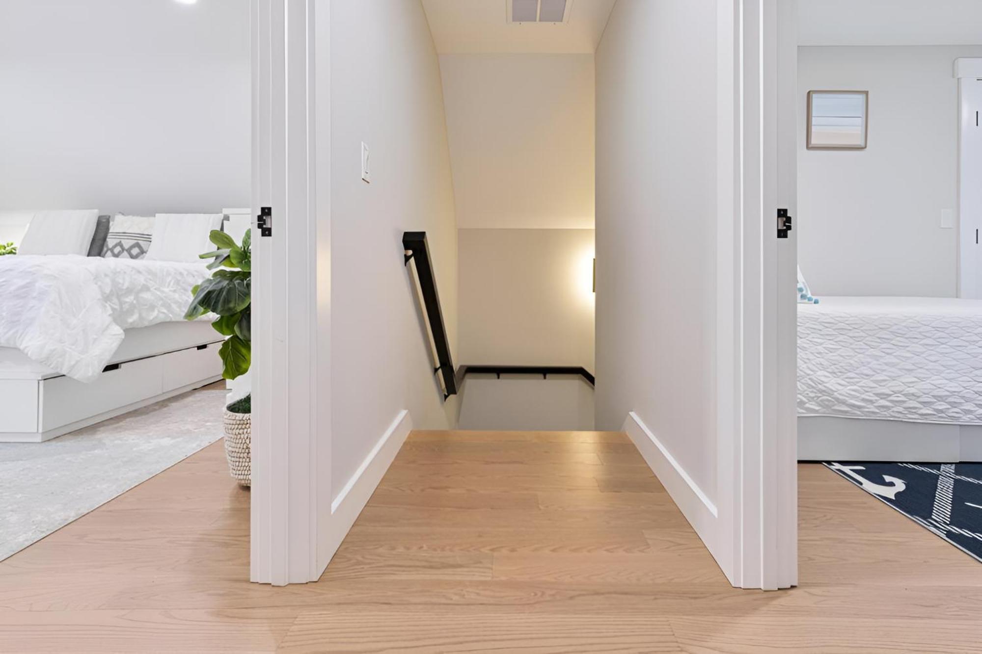Renovated & Sophisticated Home Near Beach & Shops! バーンズテーブル エクステリア 写真