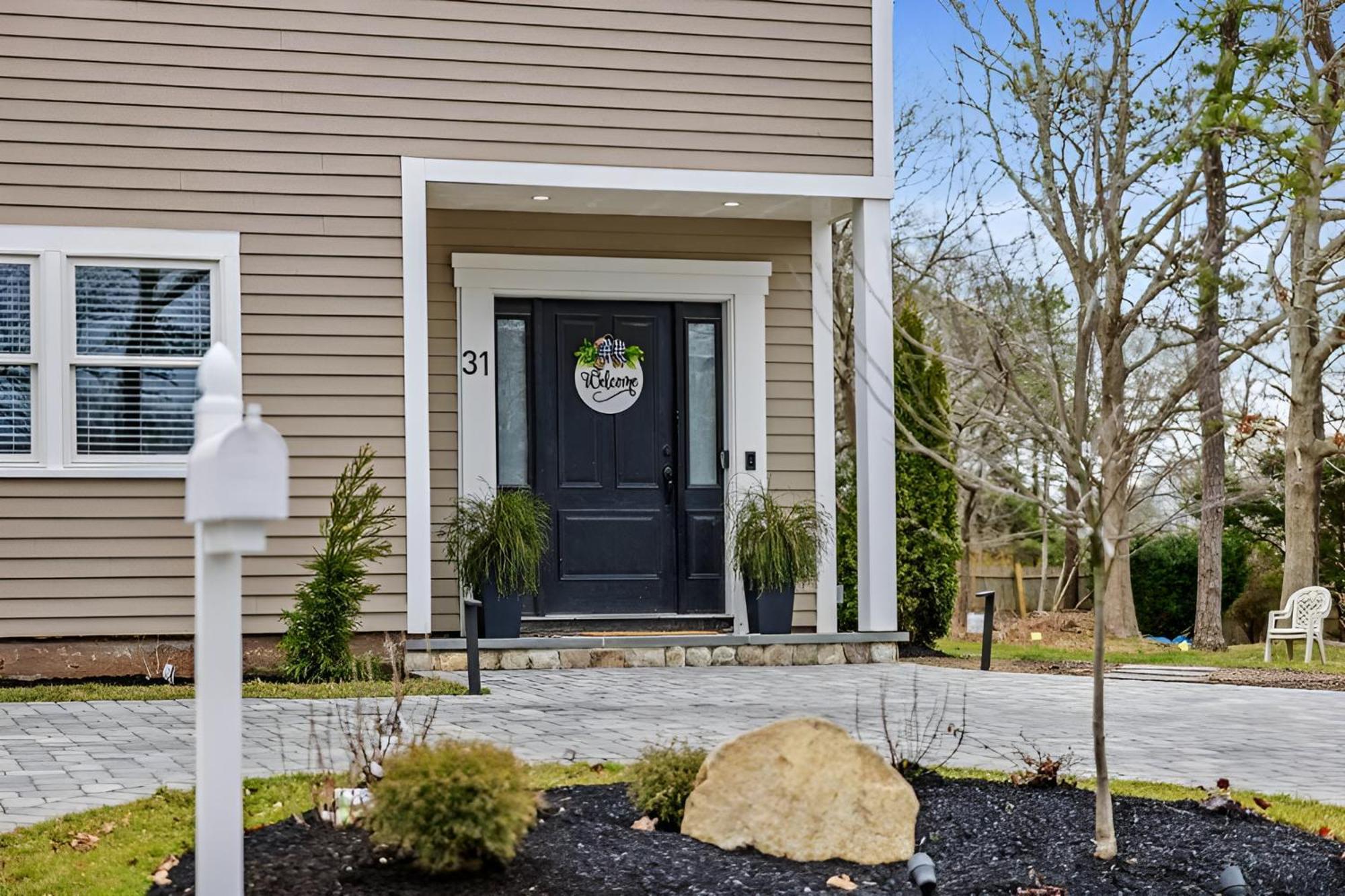Renovated & Sophisticated Home Near Beach & Shops! バーンズテーブル エクステリア 写真