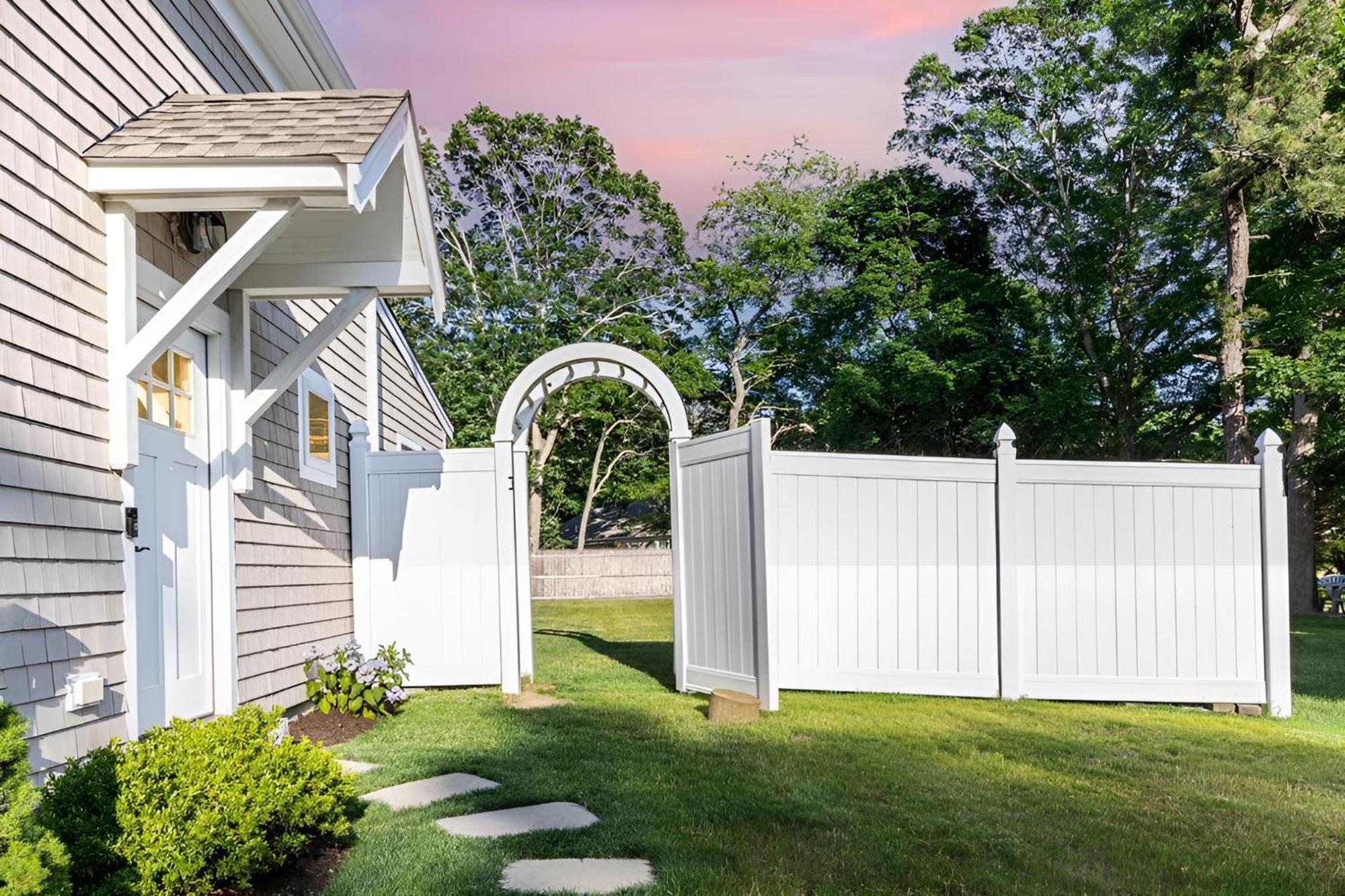 Renovated & Sophisticated Home Near Beach & Shops! バーンズテーブル エクステリア 写真