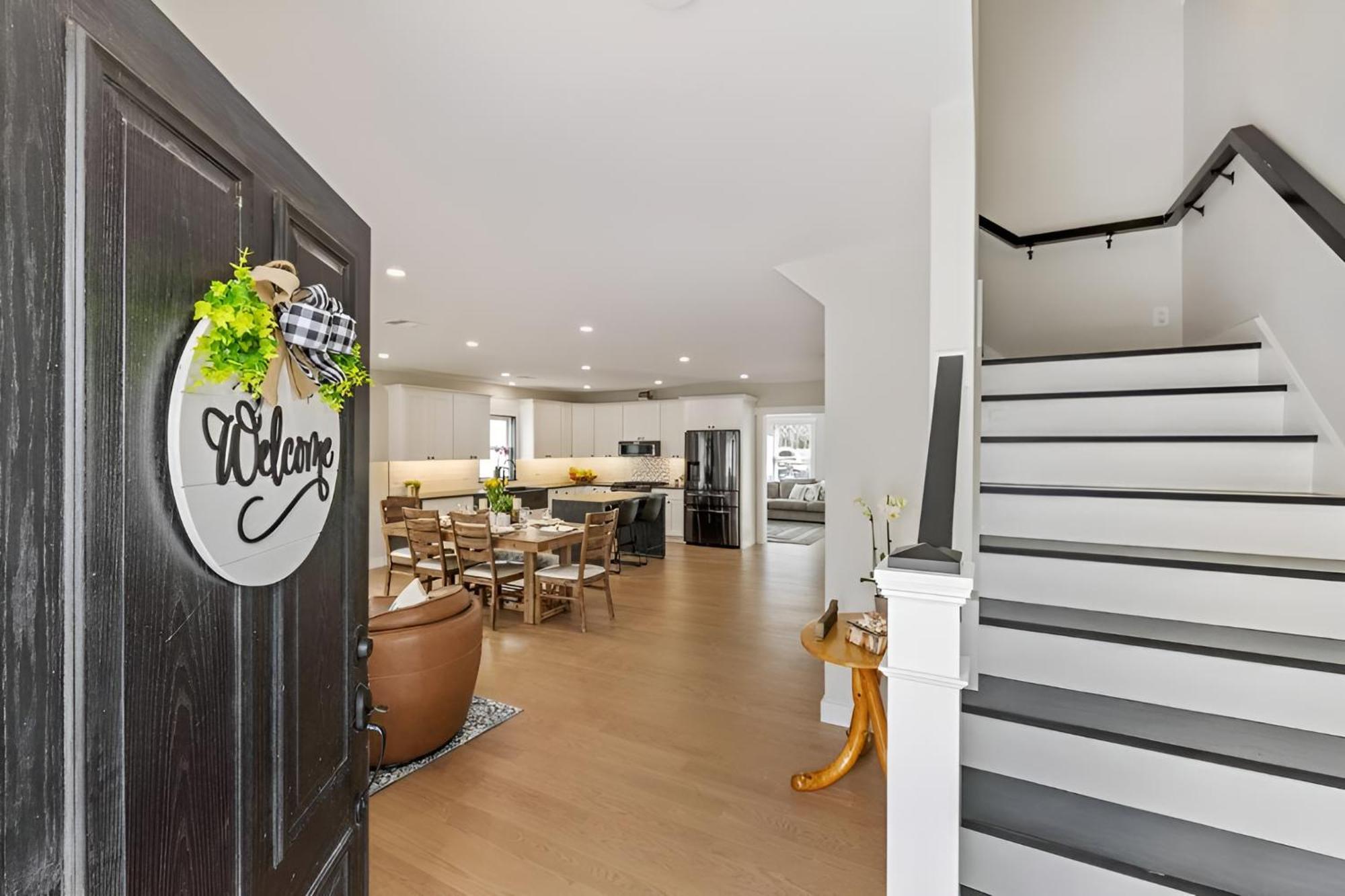 Renovated & Sophisticated Home Near Beach & Shops! バーンズテーブル エクステリア 写真