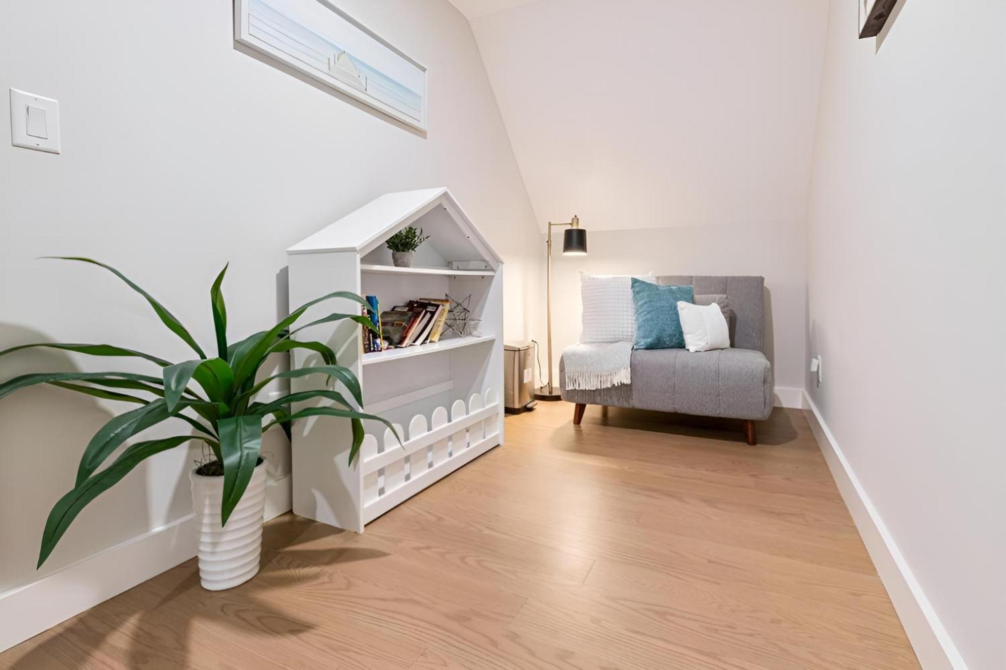 Renovated & Sophisticated Home Near Beach & Shops! バーンズテーブル エクステリア 写真