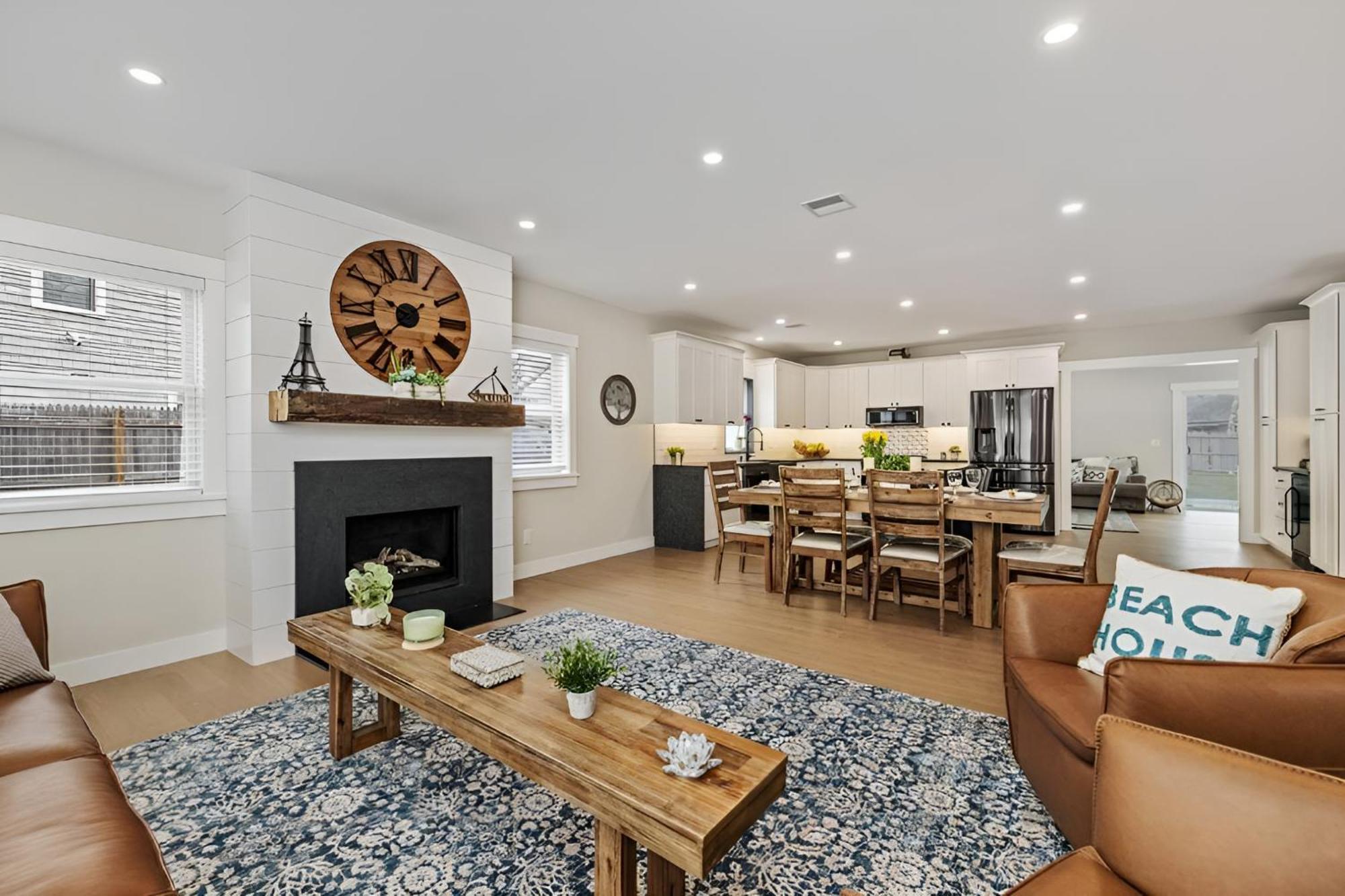 Renovated & Sophisticated Home Near Beach & Shops! バーンズテーブル エクステリア 写真